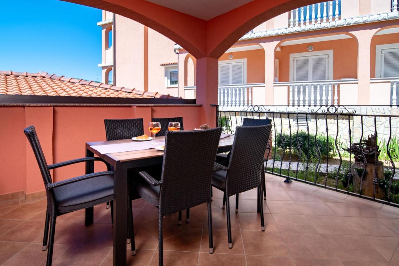 Mistral Apartments Lopar Kültér fotó